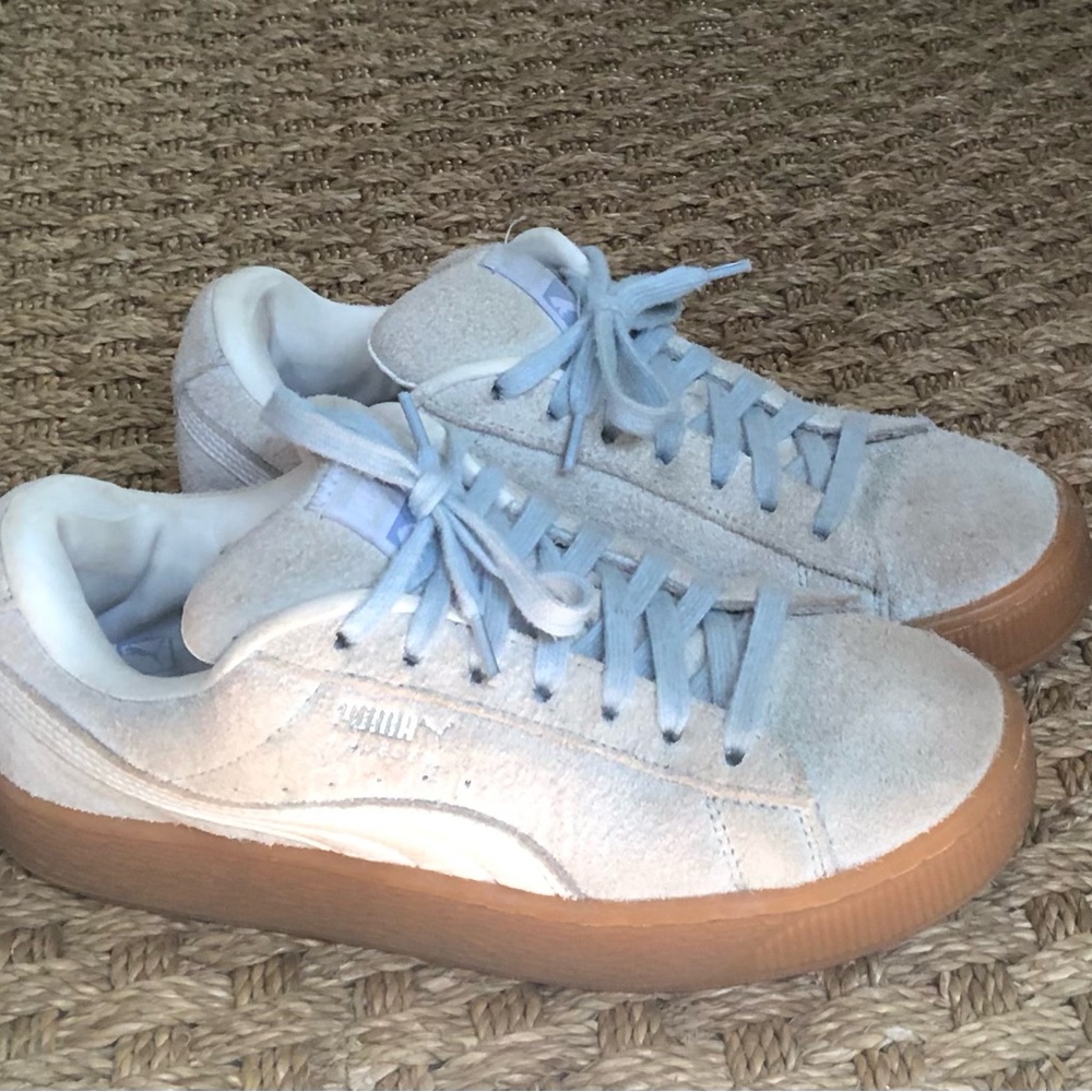 Puma Women’s Suede xl Sneakers with Gum soles size 7.5